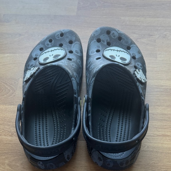 CROCS Black Nightmare Before Christmas Jack Skellington Clogs - Picture 3 of 3